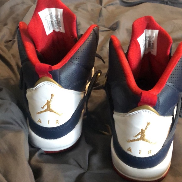 Size 4Y Jordan flight shoes - Picture 5 of 5